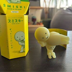 [NEW] [SOLD] Smiski Series 1 - Lounging with Secret Surprise Little Smiski RARE